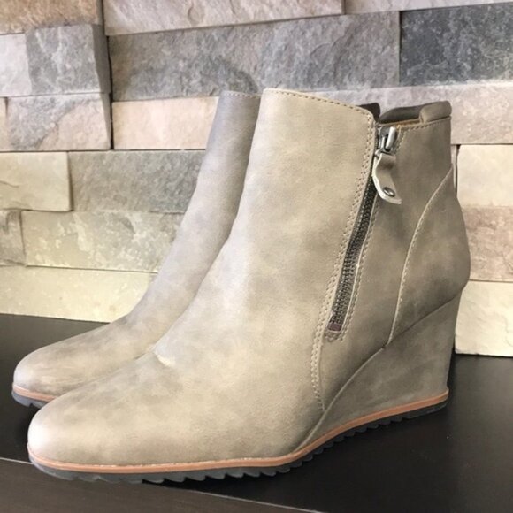 SOUL Naturalizer Women's Haley Ankle Boot - Picture 2 of 11